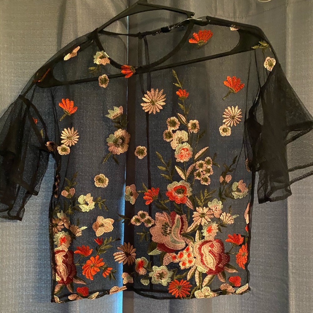 ⚠️SOLD Sheer, floral, black crop top 🖤